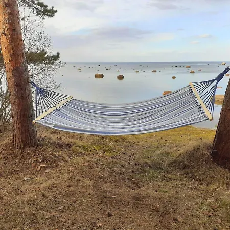 Semesterbostad Karineeme Holiday House *