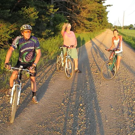 Karineeme Holiday House