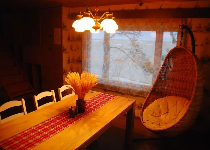 Semesterbostad Karineeme Holiday House