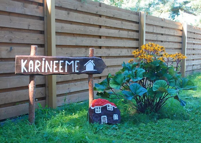 Semesterbostad Karineeme Holiday House *